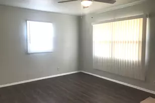 924 Pine St, Waukegan, IL 60085 - Photo 2