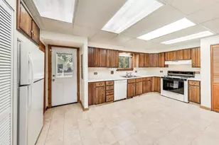 546 Thorndale Ave, Park City, IL 60085 - Photo 10