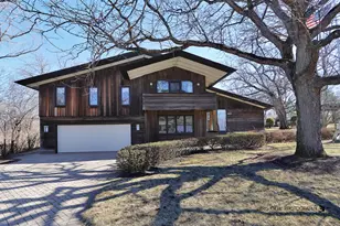 995 Norman Ave, Gurnee, IL 60031 - Photo 1