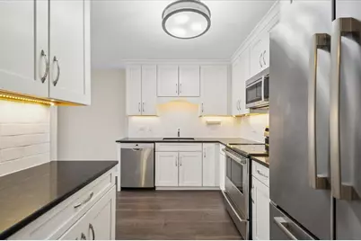 70 W Huron Street #1704, Chicago, IL 60654 - Photo 6