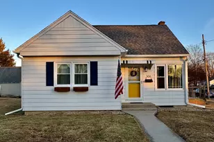 306 S Heaton St, Morrison, IL 61270 - Photo 2