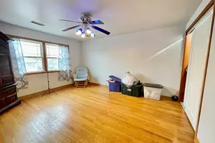 2970 W Nelson St, Chicago, IL 60618 - Photo 18