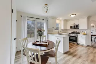 270 Pebblestone Rd, Naperville, IL 60565 - Photo 16