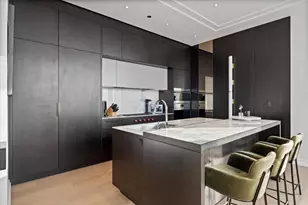 14 W Superior St, Chicago, IL 60654 - Photo 12