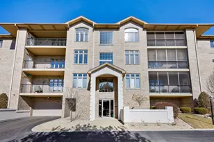 18630 Pine Lake Dr, Tinley Park, IL 60477 - Photo 2