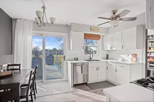 308 Skyvue Ln, Schaumburg, IL 60194 - Photo 6