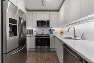 200 E Delaware Pl, Chicago, IL 60611 - Photo 16