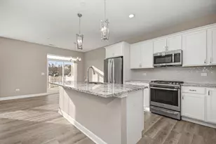 253 Masters Dr, Addison, IL 60101 - Photo 2