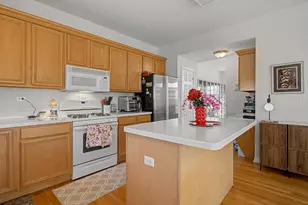 2047 Swan Ln, Batavia, IL 60510 - Photo 10