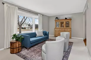 6766 Valley View Dr, Downers Grove, IL 60516 - Photo 2