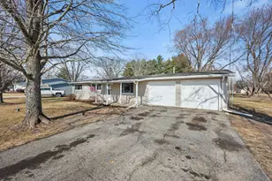 46W524 Locust St, Elburn, IL 60119 - Photo 4
