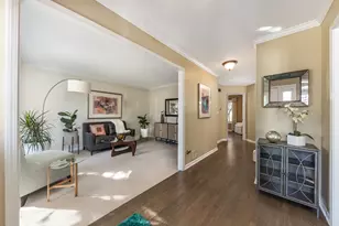 2347 Wilmington Ct, Naperville, IL 60565 - Photo 4