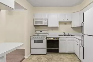 925 Spring Hill Dr, Northbrook, IL 60062 - Photo 10
