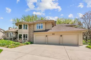 5N411 Harvest Ln, Saint Charles, IL 60175 - Photo 2