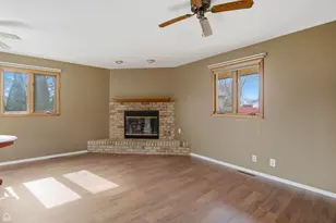 409 Kensington Dr, McHenry, IL 60050 - Photo 10