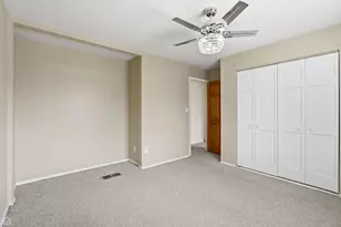 409 Kensington Dr, McHenry, IL 60050 - Photo 14