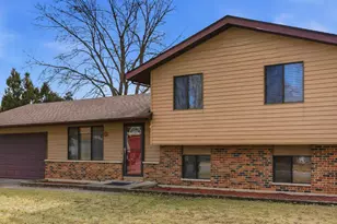 409 Kensington Dr, McHenry, IL 60050 - Photo 1