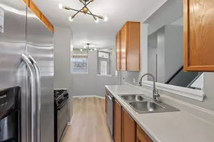 2912 White Thorn Cir, Naperville, IL 60564 - Photo 8