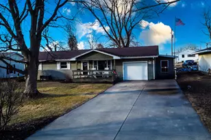 708 E Sycamore St, Watseka, IL 60970 - Photo 1