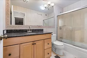 201 E Chestnut St, Chicago, IL 60611 - Photo 18