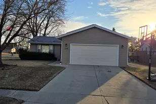 110 N Ashland Dr, McHenry, IL 60050 - Photo 1