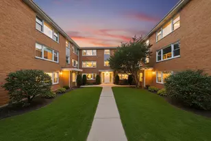 6925 W 64th Pl, Chicago, IL 60638 - Photo 2