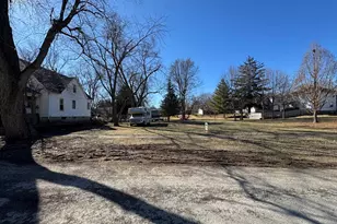 113 S Isabella St, Clifton, IL 61727 - Photo 2