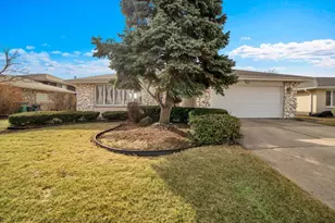 7631 Chestnut Dr, Orland Park, IL 60462 - Photo 2