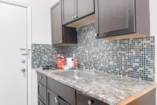 931 W Sunnyside Ave, Chicago, IL 60640 - Photo 2