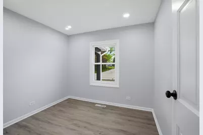 915 Mayfield Drive, Round Lake Beach, IL 60073 - Photo 18