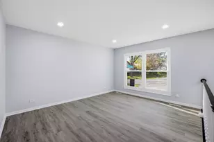 915 Mayfield Dr, Round Lake Beach, IL 60073 - Photo 4