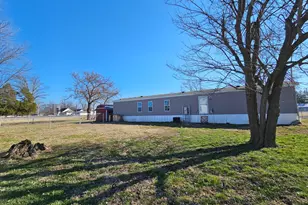 303 N Marion St, Centralia, IL 62801 - Photo 6