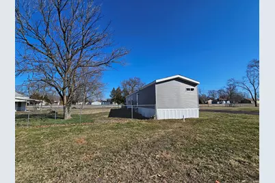 303 N Marion Street, Centralia, IL 62801 - Photo 4