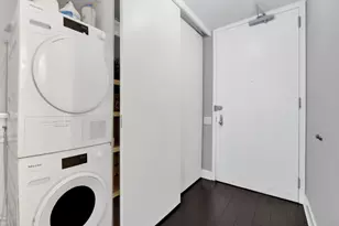 30 E Huron St, Chicago, IL 60611 - Photo 16