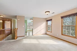 122 McLaren Dr S, Sycamore, IL 60178 - Photo 4