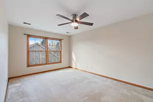 122 McLaren Dr S, Sycamore, IL 60178 - Photo 14