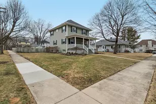 933 Elm St, Saint Charles, IL 60174 - Photo 2