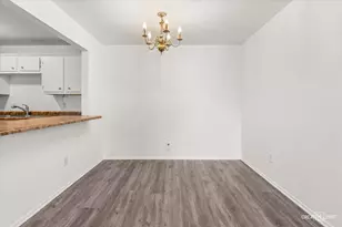 594 Somerset Ln, Crystal Lake, IL 60012 - Photo 6