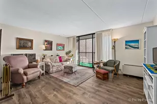 11 W Green St, Bensenville, IL 60106 - Photo 4