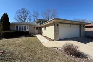 4 Lakewood Ct, Park Forest, IL 60466 - Photo 1