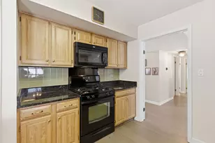 1418 Bladon Rd, Schaumburg, IL 60195 - Photo 12