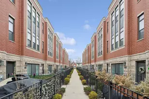 2237 W Coulter St, Chicago, IL 60608 - Photo 2