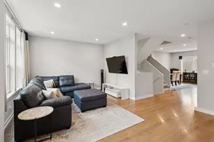 2237 W Coulter St, Chicago, IL 60608 - Photo 8