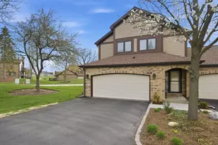 1840 Golf View Dr, Bartlett, IL 60103 - Photo 2