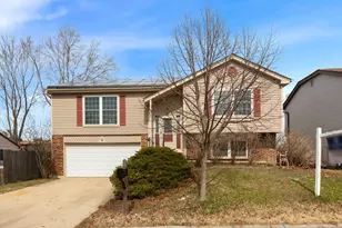 4 Lexington Ct, Streamwood, IL 60107 - Photo 1