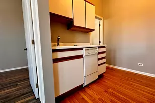 556 W 37th St, Chicago, IL 60609 - Photo 4