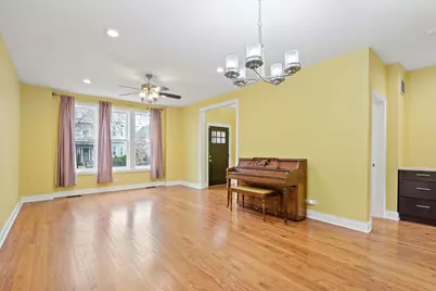 3324 N Albany Avenue, Chicago, IL 60618 - Photo 2