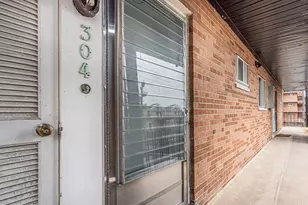 6961 N Oakley Ave, Chicago, IL 60645 - Photo 20