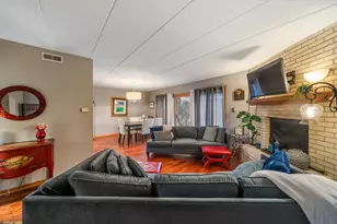 9026 Del Prado Dr, Palos Hills, IL 60465 - Photo 8