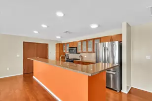 301 N Neil St, Champaign, IL 61820 - Photo 16